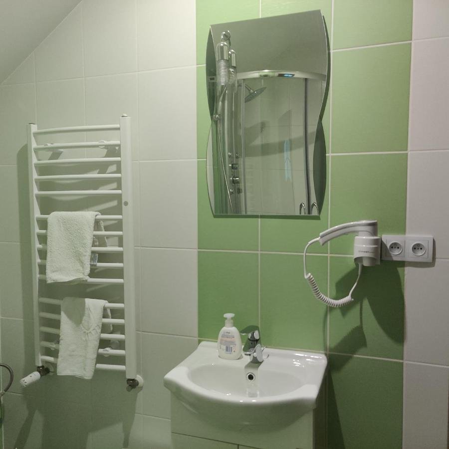 Cztery Pory Roku Guest House Bialowieza Exterior photo