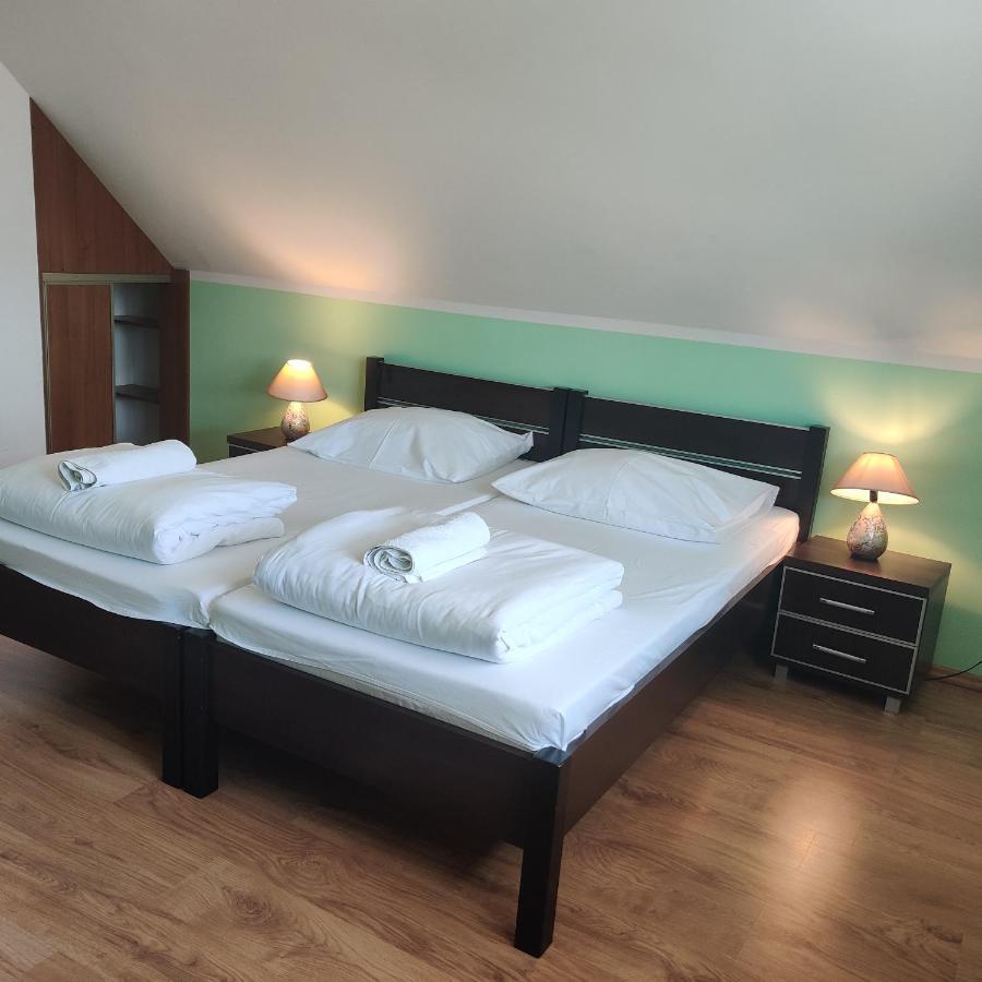 Cztery Pory Roku Guest House Bialowieza Exterior photo